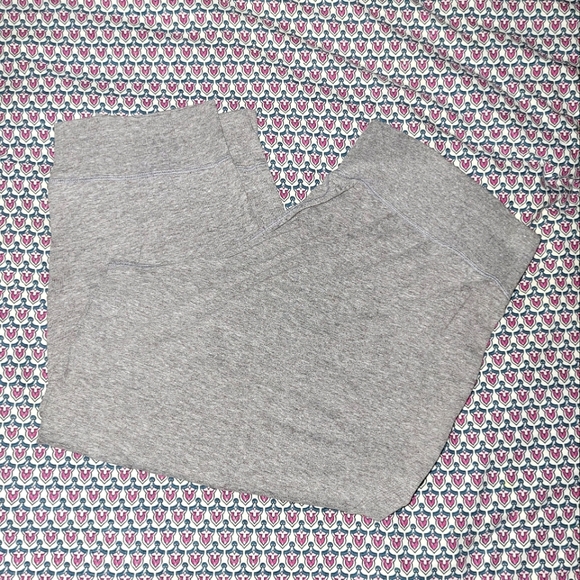 Under armour charged cotton capri joggers, size large. - Picture 1 of 8